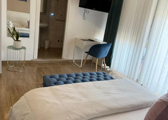 Juna\'S Guest House